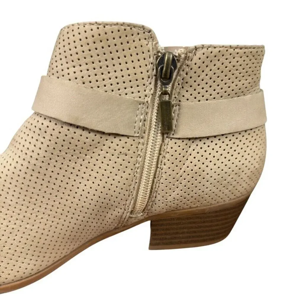 Clarks Boylan Dawn Perforated Nubuck Leather Ankle Boots Booties Shoes sz 7.5